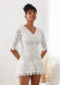 Thumbnail for Robe de Soirée en Dentelle Blanche à Manches Courtes - Robe en Dentelle